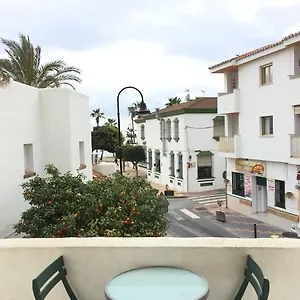 1½ Min. Walk From The Apartamento